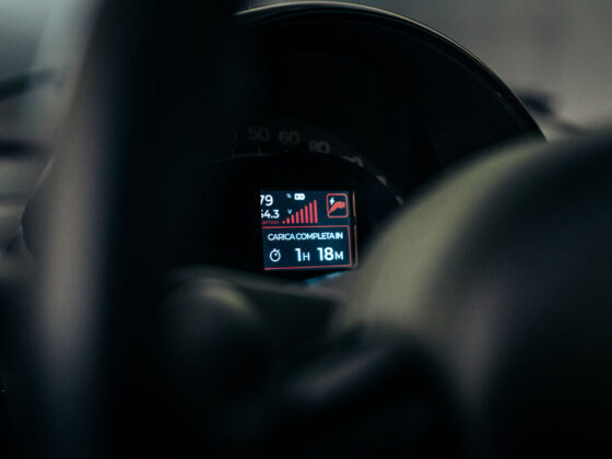 Smart 4teen Aznom elettrica conversione modding auto meccanica interni